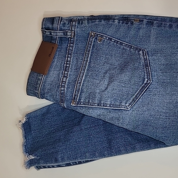 MADEWELL Skinny 9" Mid Rise Distressed Jeans Raw Hem - Picture 2 of 9